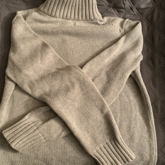 Boys M 10/12 Polo Ralph Lauren sweater. Gray is the color the logo is blue. - Picture 6 of 9